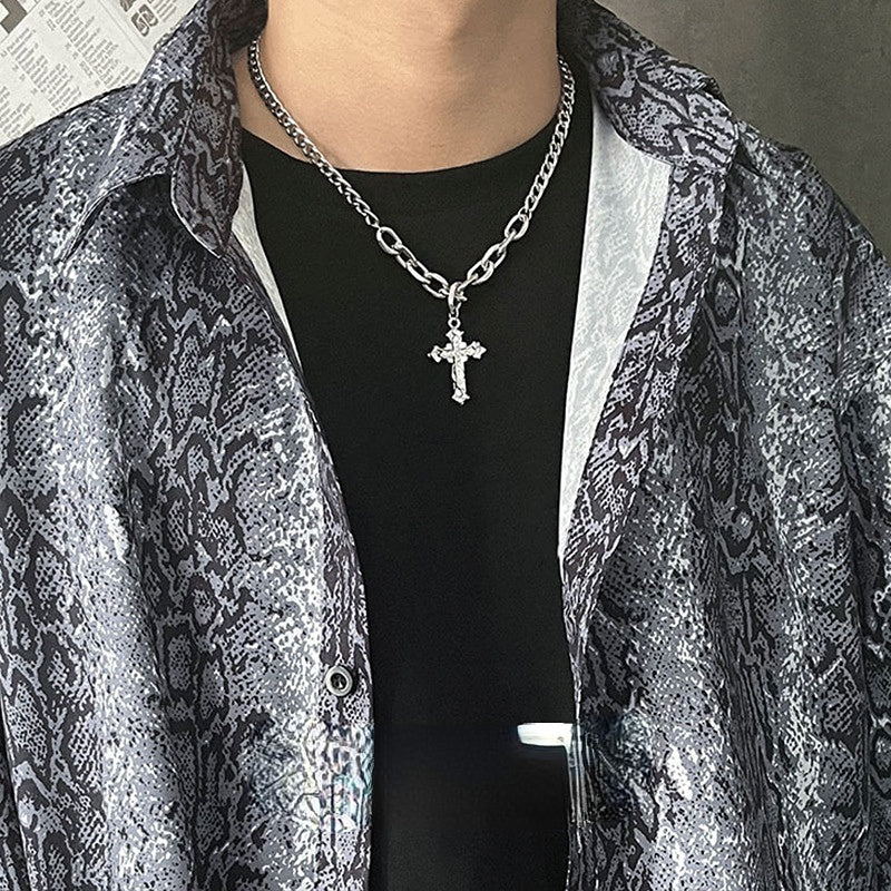 Collar con colgante de cruz de circón de acero titanio al por mayor