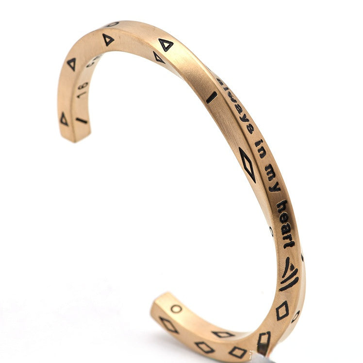 Venta al por mayor Pulsera de texto vikingo de acero titanio