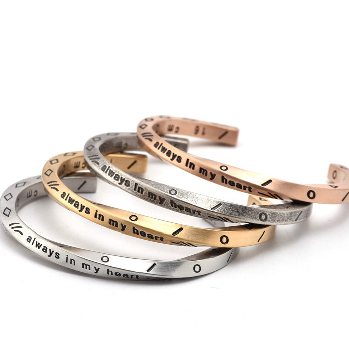 Venta al por mayor Pulsera de texto vikingo de acero titanio