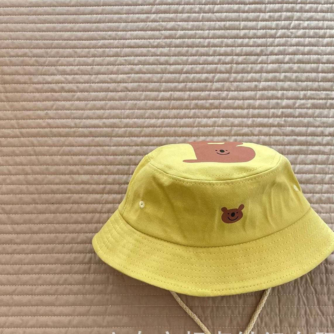 Venta al por mayor algodón niños compensado Big B carta cubo sombrero