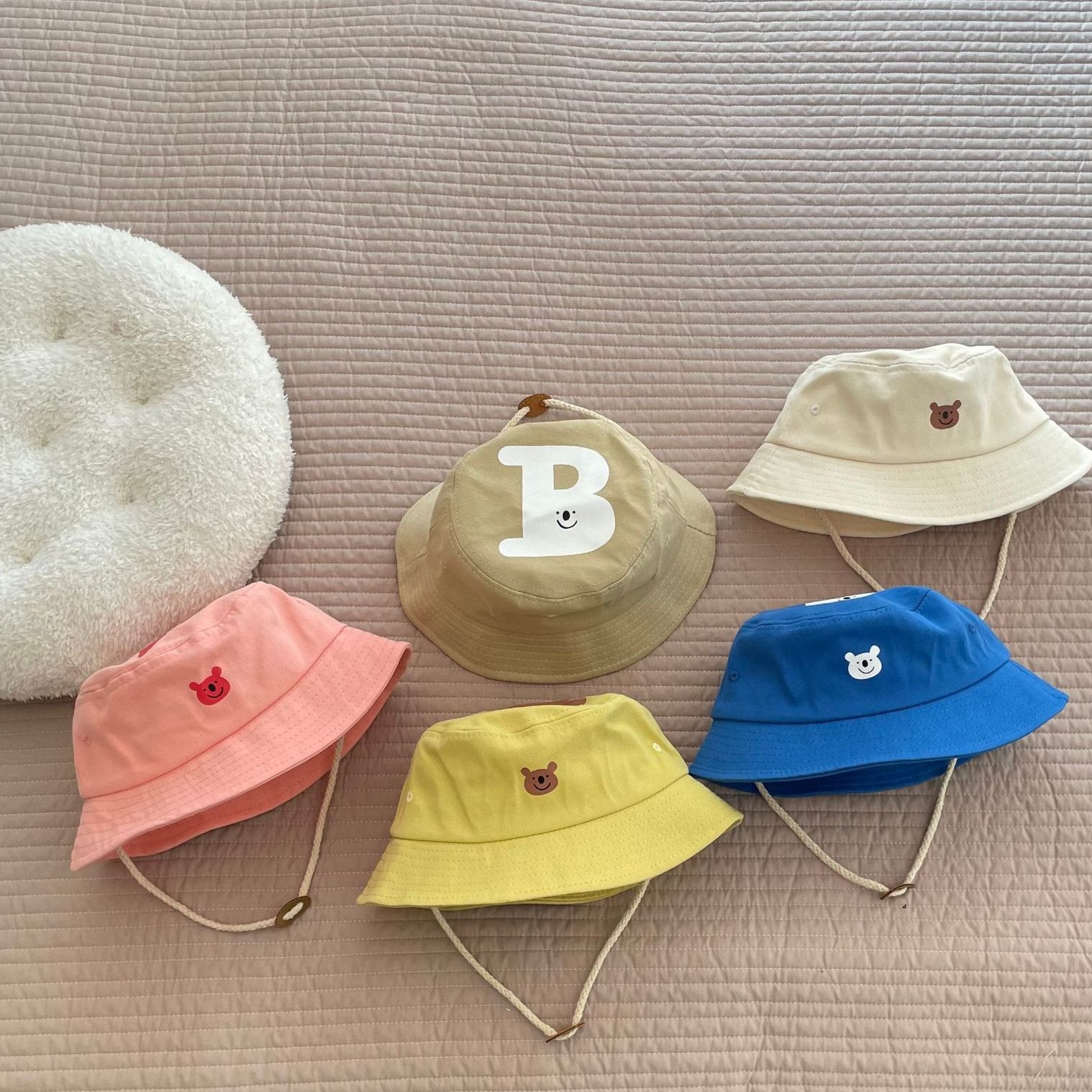 Venta al por mayor algodón niños compensado Big B carta cubo sombrero